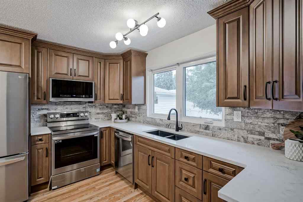 MLS® A2255459 - 7419 Huntertown Crescent NW in Huntington Hills Calgary, Residential