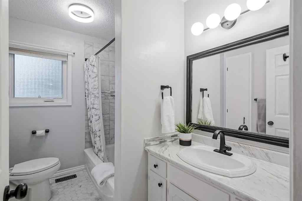 MLS® A2255459 - 7419 Huntertown Crescent NW in Huntington Hills Calgary, Residential
