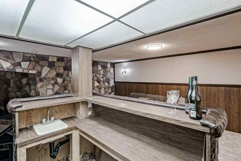 MLS® A2255459 - 7419 Huntertown Crescent NW in Huntington Hills Calgary, Residential