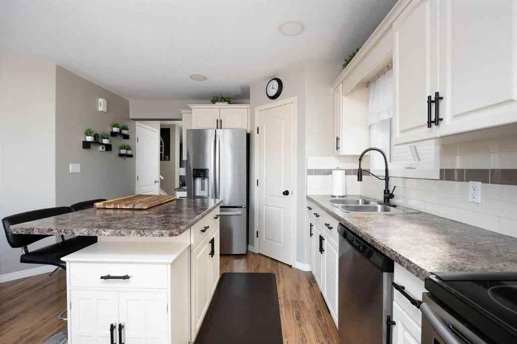 MLS® A2255460 - 225 Hawthorn Way  in Timberlea Fort McMurray, Residential