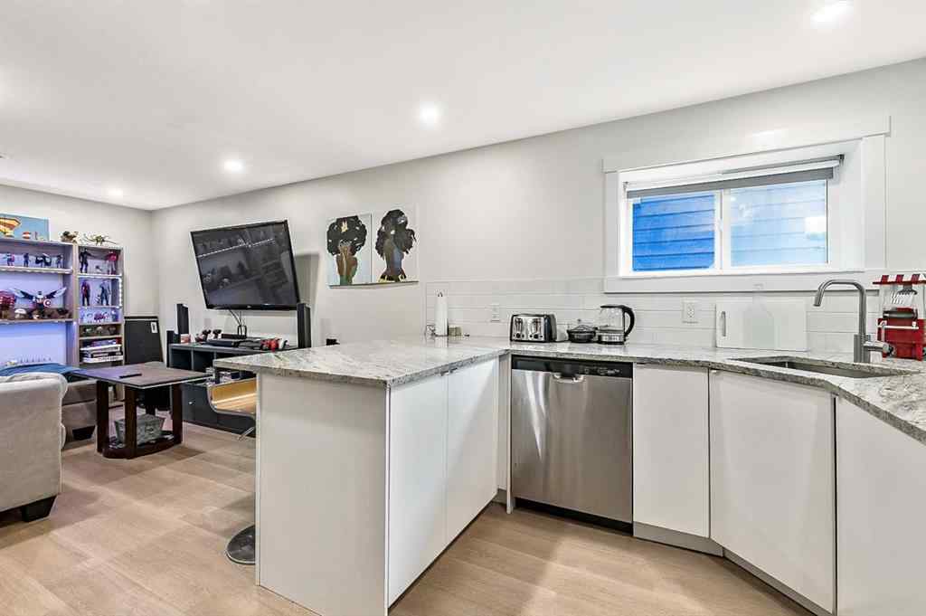 MLS® A2255468 - 4004 46 Street SW in Glamorgan Calgary, Residential