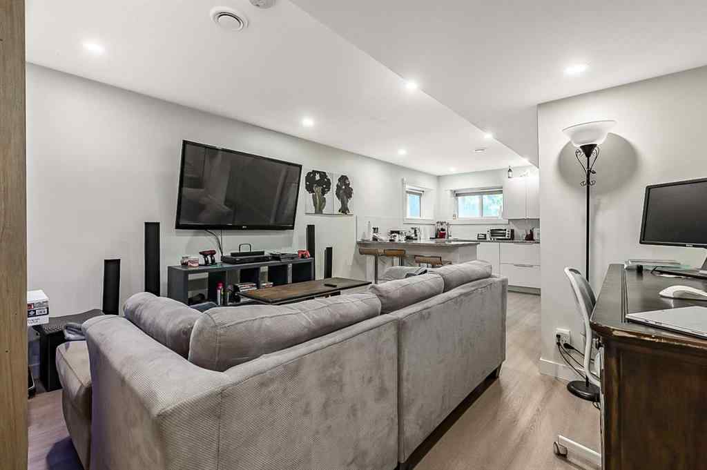 MLS® A2255468 - 4004 46 Street SW in Glamorgan Calgary, Residential
