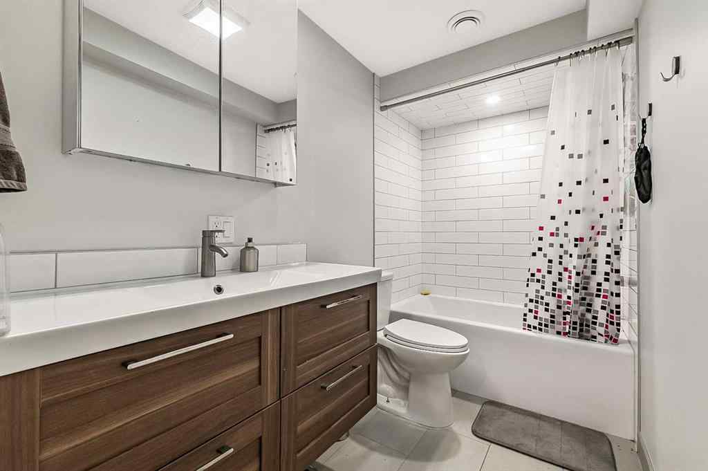 MLS® A2255468 - 4004 46 Street SW in Glamorgan Calgary, Residential