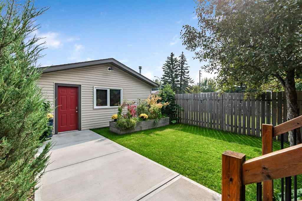 MLS® A2255468 - 4004 46 Street SW in Glamorgan Calgary, Residential