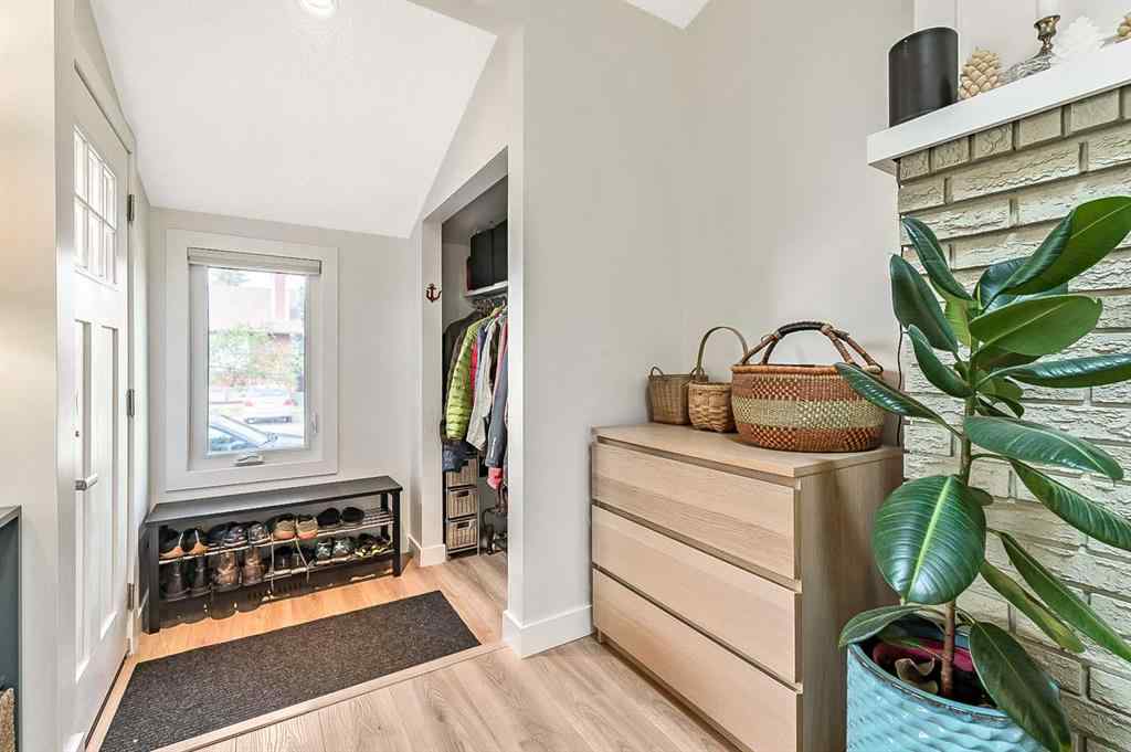 MLS® A2255468 - 4004 46 Street SW in Glamorgan Calgary, Residential