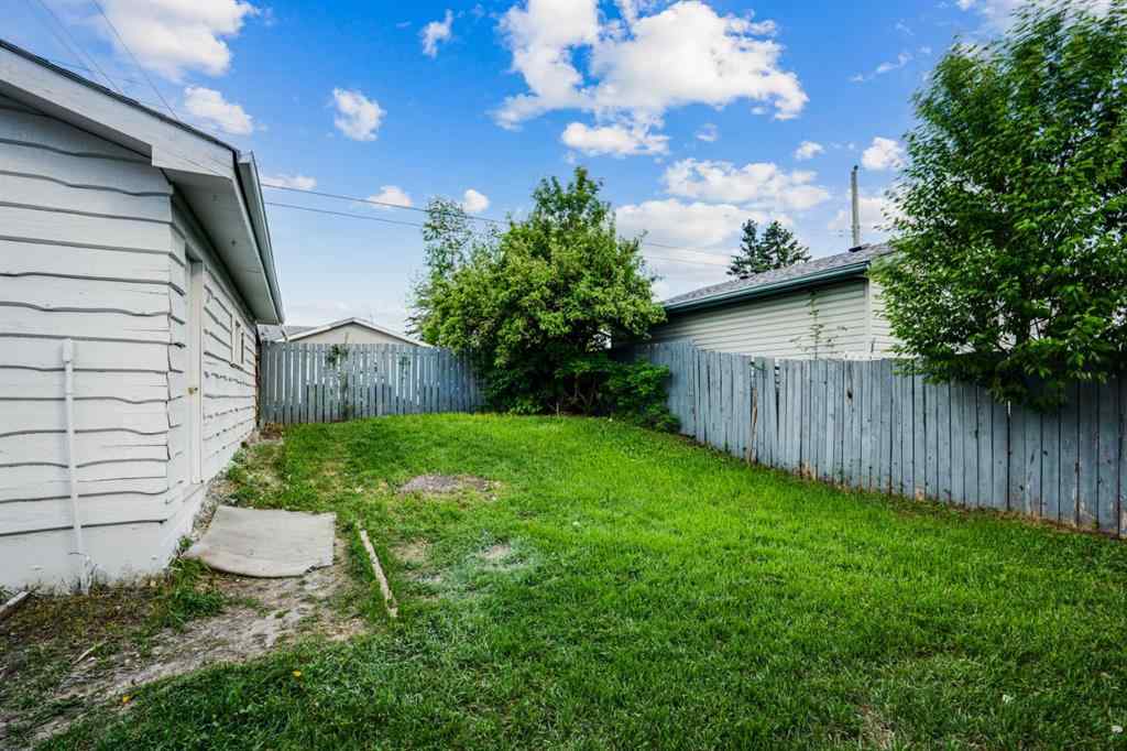 MLS® A2255471 - 264 Penbrooke Close SE in Penbrooke Meadows Calgary, Residential