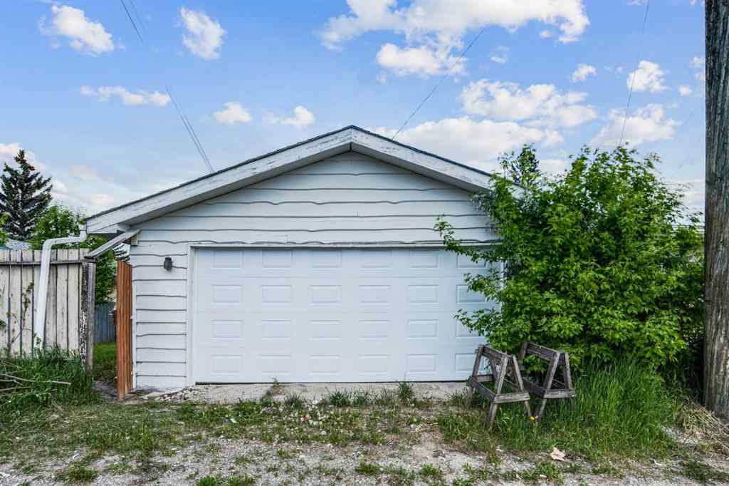 MLS® A2255471 - 264 Penbrooke Close SE in Penbrooke Meadows Calgary, Residential