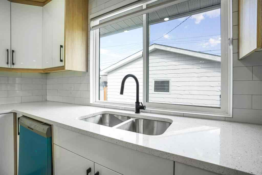 MLS® A2255471 - 264 Penbrooke Close SE in Penbrooke Meadows Calgary, Residential