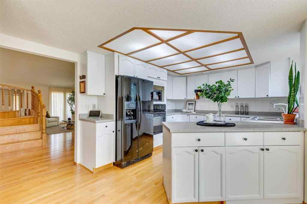 MLS® A2255483 - 33 Shawnee View SW in Shawnee Slopes Calgary, Residential
