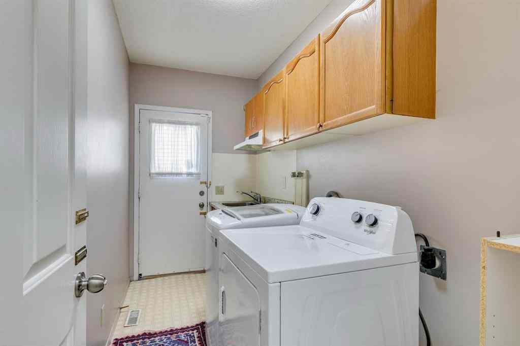 MLS® A2255483 - 33 Shawnee View SW in Shawnee Slopes Calgary, Residential