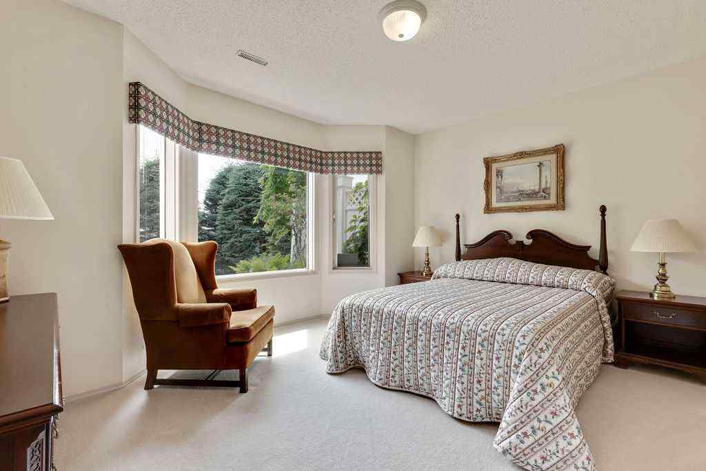 MLS® A2255489 - 2922 Signal Hill Drive SW in Signal Hill Calgary, Residential