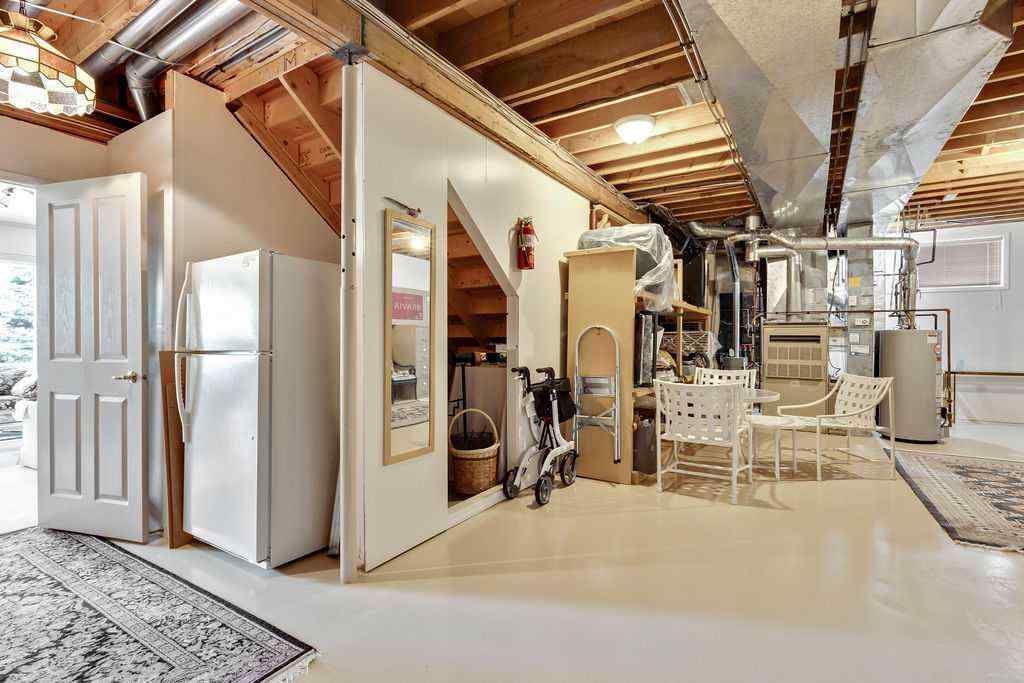 MLS® A2255489 - 2922 Signal Hill Drive SW in Signal Hill Calgary, Residential