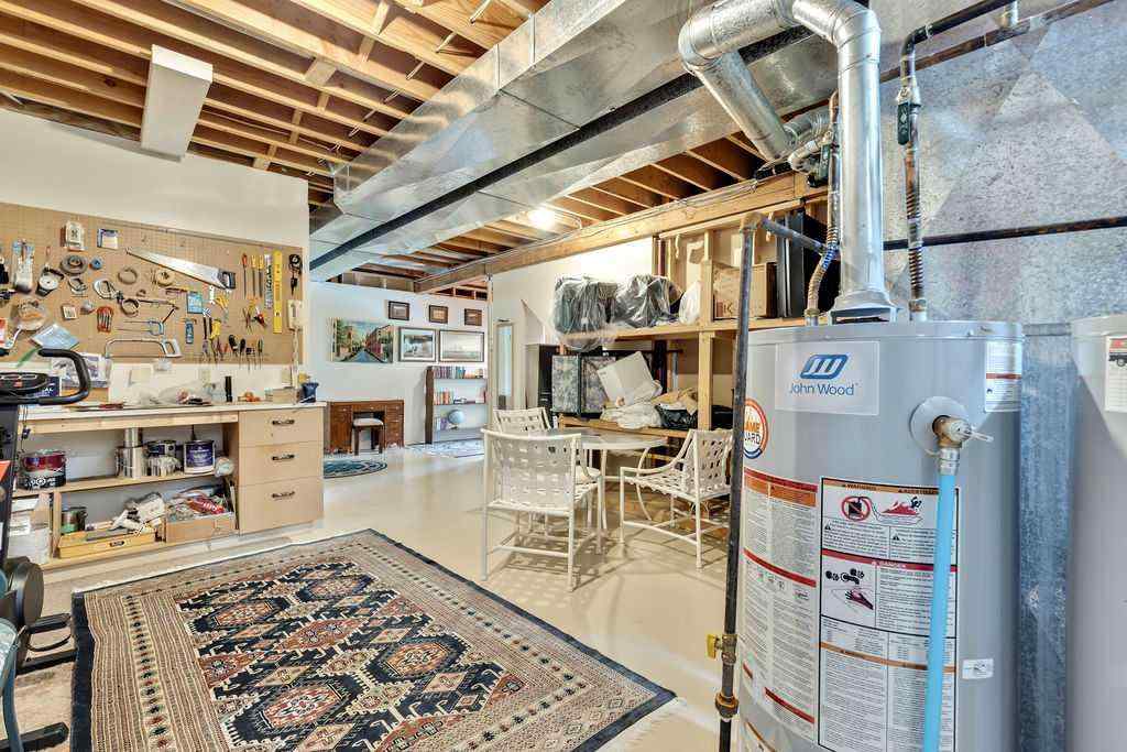 MLS® A2255489 - 2922 Signal Hill Drive SW in Signal Hill Calgary, Residential