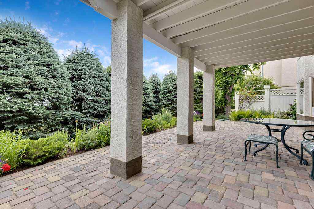 MLS® A2255489 - 2922 Signal Hill Drive SW in Signal Hill Calgary, Residential