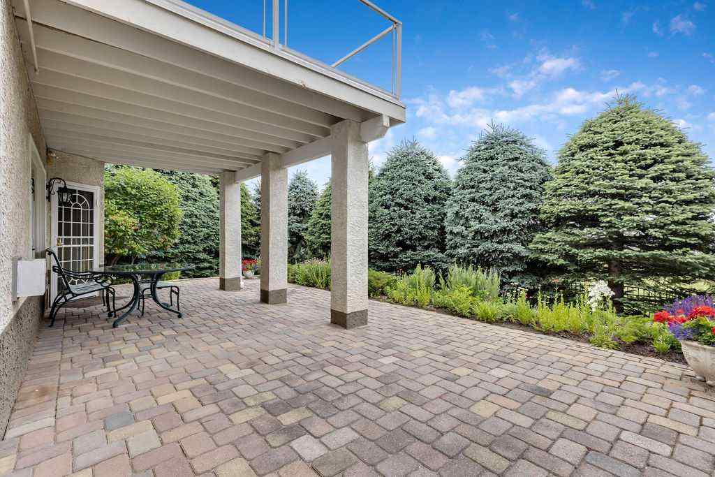 MLS® A2255489 - 2922 Signal Hill Drive SW in Signal Hill Calgary, Residential