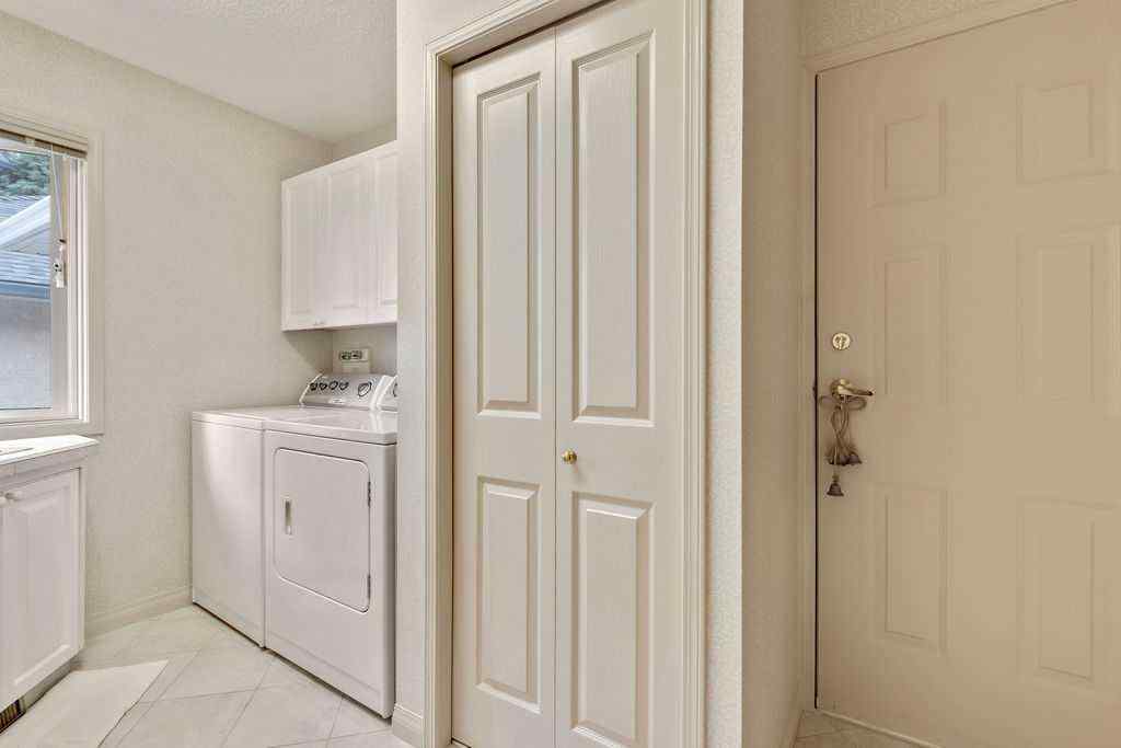 MLS® A2255489 - 2922 Signal Hill Drive SW in Signal Hill Calgary, Residential