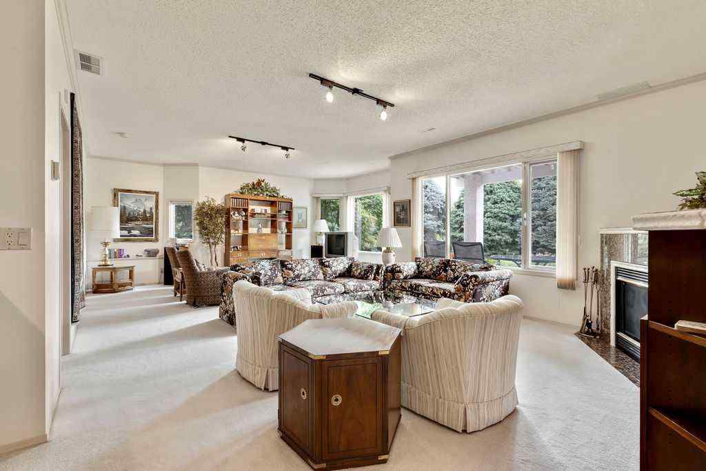 MLS® A2255489 - 2922 Signal Hill Drive SW in Signal Hill Calgary, Residential