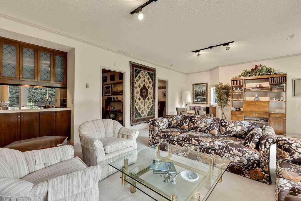 MLS® A2255489 - 2922 Signal Hill Drive SW in Signal Hill Calgary, Residential