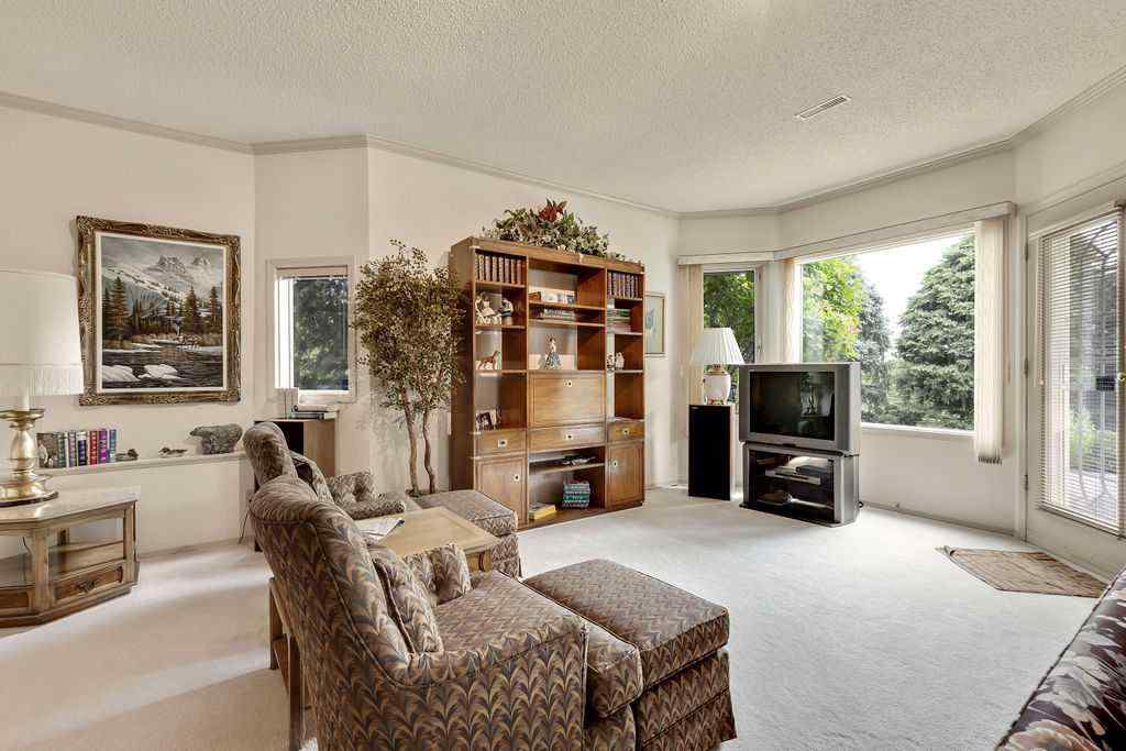 MLS® A2255489 - 2922 Signal Hill Drive SW in Signal Hill Calgary, Residential