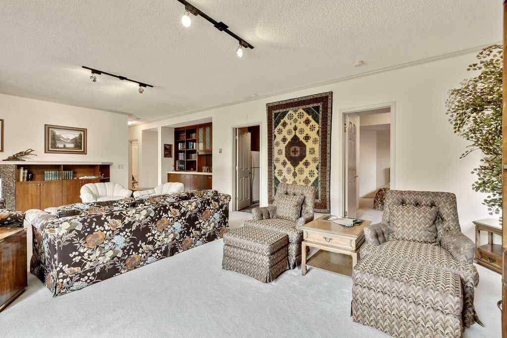 MLS® A2255489 - 2922 Signal Hill Drive SW in Signal Hill Calgary, Residential