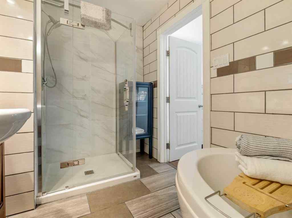 MLS® A2255490 - 1012 16 Street S in Victoria Park Lethbridge, Residential