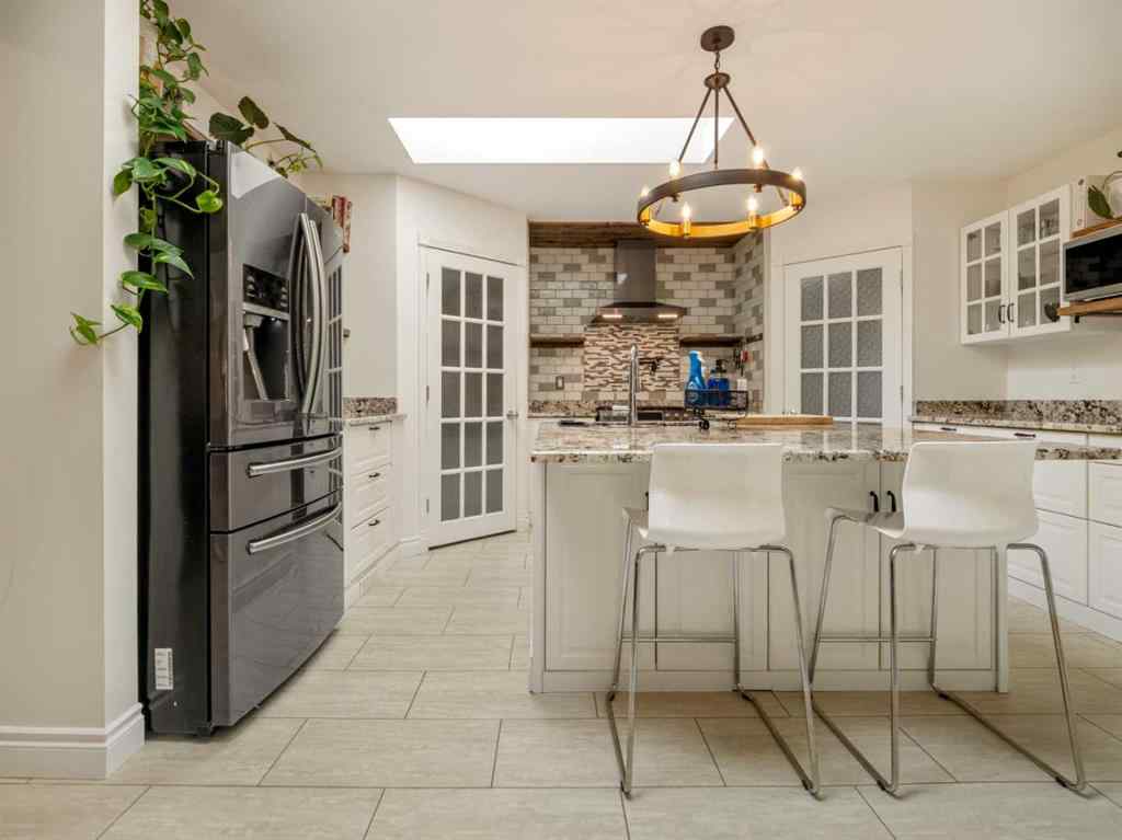 MLS® A2255490 - 1012 16 Street S in Victoria Park Lethbridge, Residential