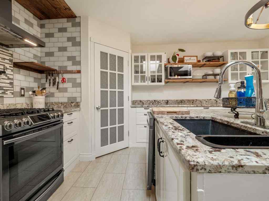 MLS® A2255490 - 1012 16 Street S in Victoria Park Lethbridge, Residential