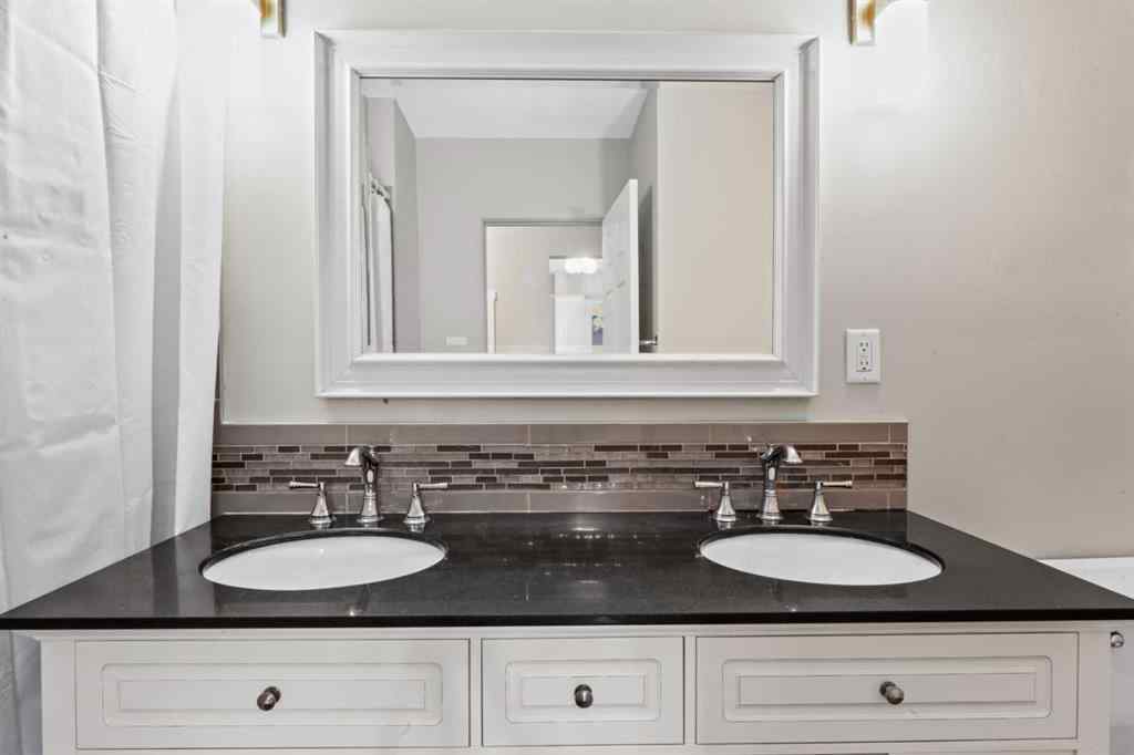 MLS® A2255493 - 2731 17A Street NW in Capitol Hill Calgary, Residential
