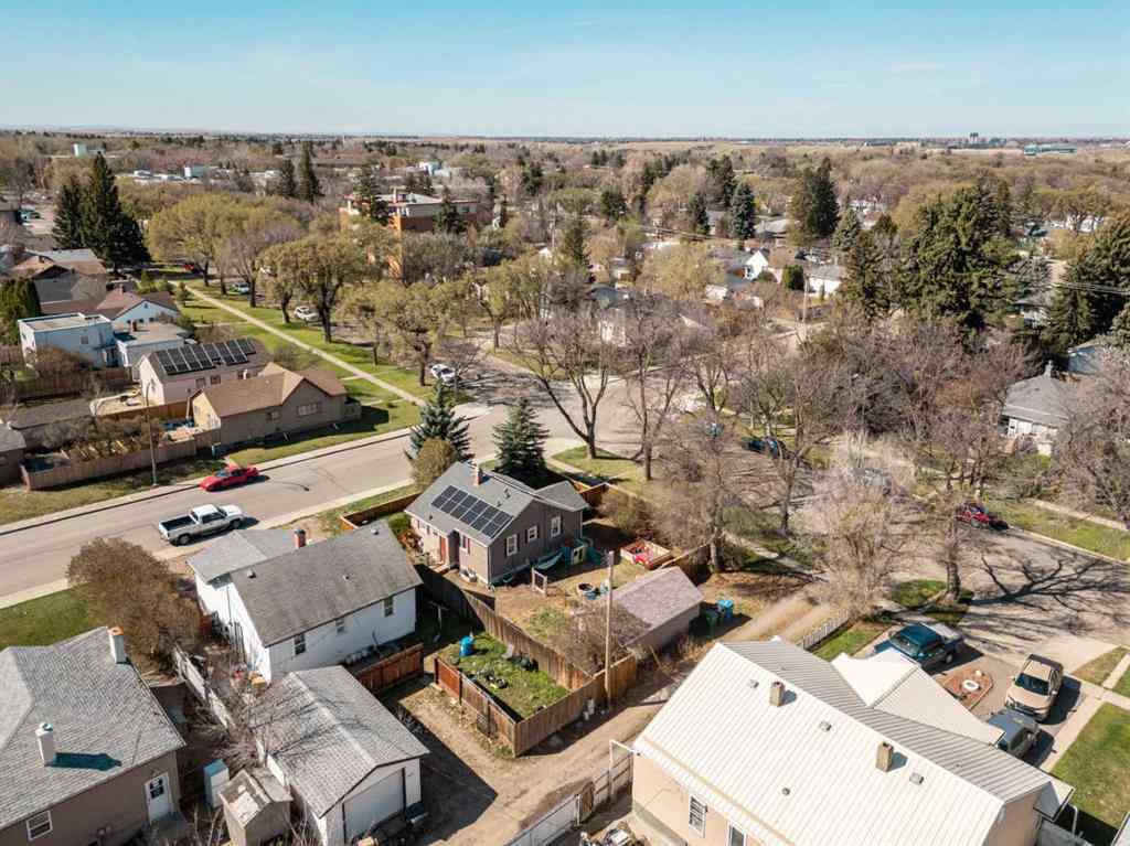 MLS® A2255494 - 727 15 Street S in Victoria Park Lethbridge, Residential