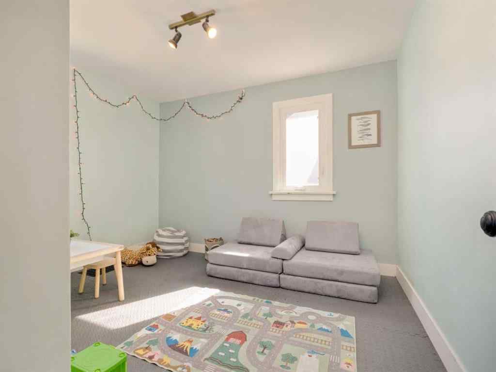 MLS® A2255494 - 727 15 Street S in Victoria Park Lethbridge, Residential