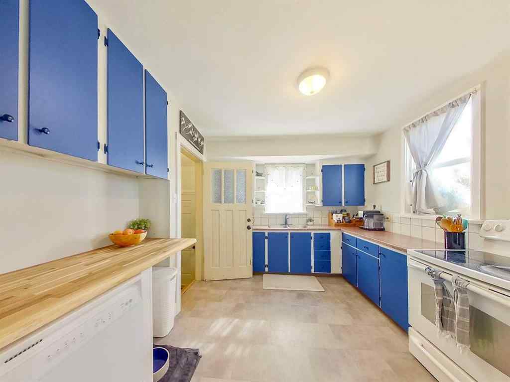MLS® A2255494 - 727 15 Street S in Victoria Park Lethbridge, Residential
