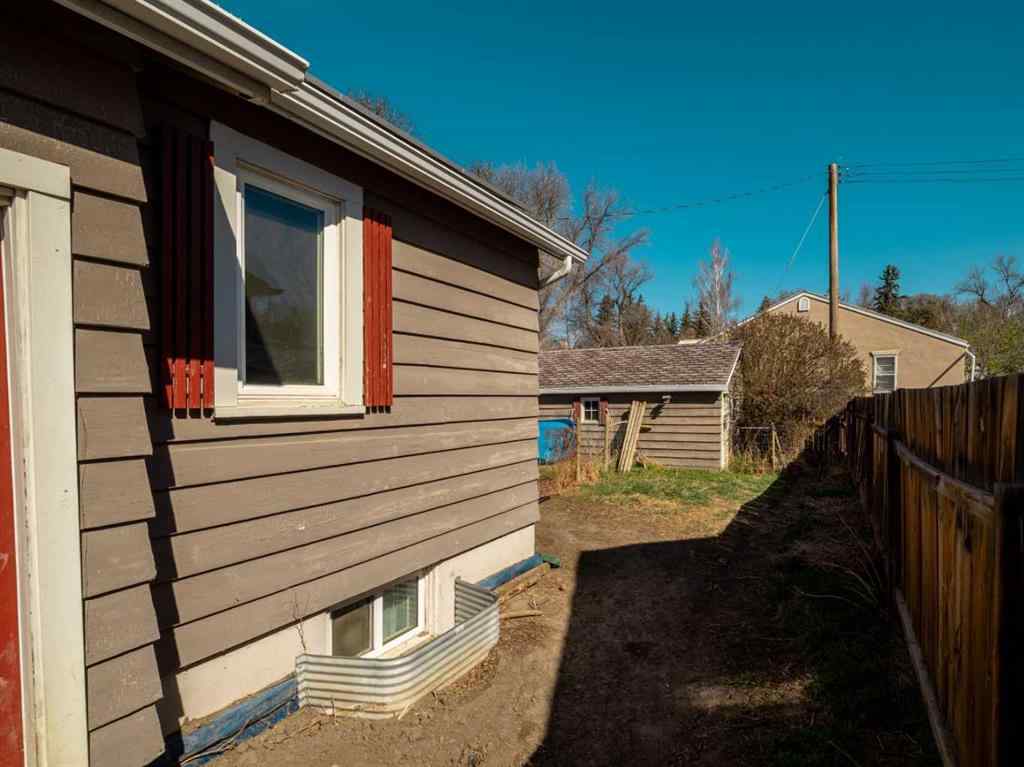 MLS® A2255494 - 727 15 Street S in Victoria Park Lethbridge, Residential