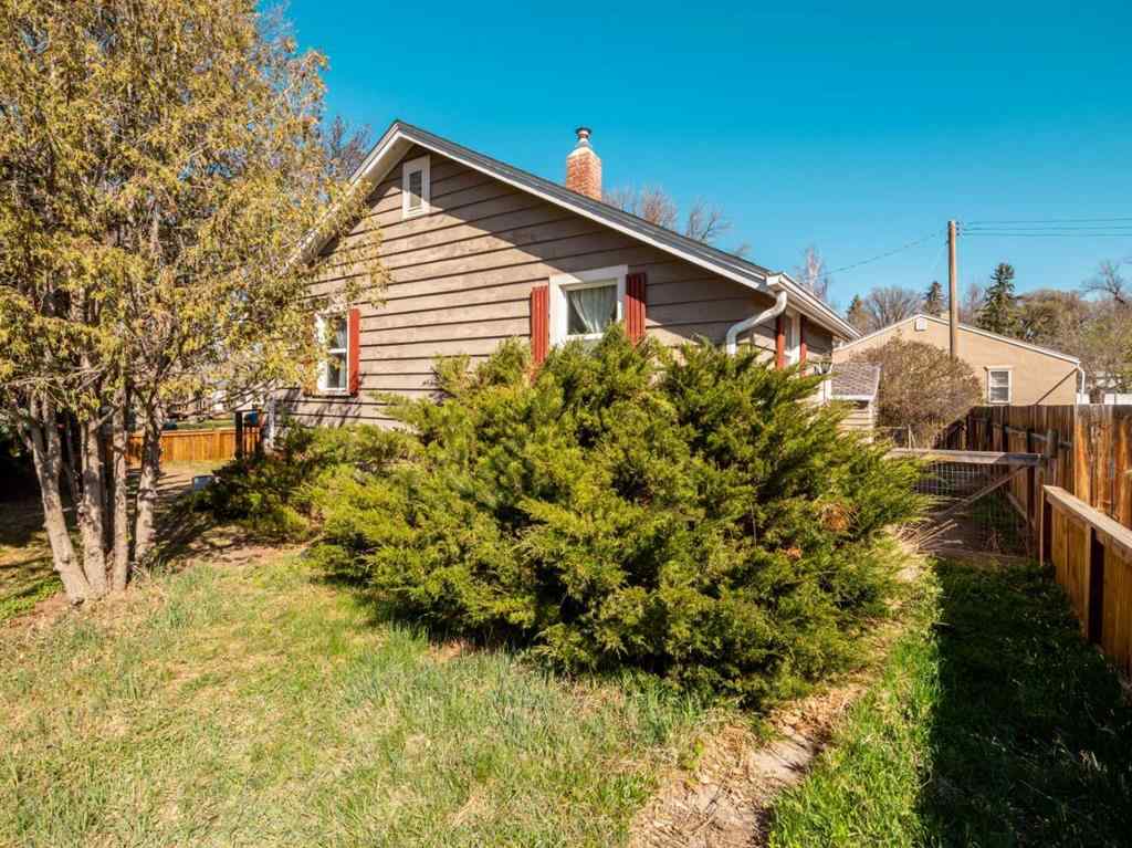 MLS® A2255494 - 727 15 Street S in Victoria Park Lethbridge, Residential