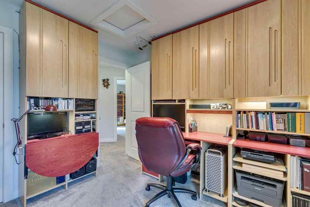 MLS® A2255503 - 819 Shawnee Terrace SW in Shawnee Slopes Calgary, Residential