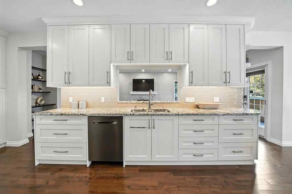 MLS® A2255513 - 8 Varsity Estates Gardens NW in Varsity Calgary, Residential