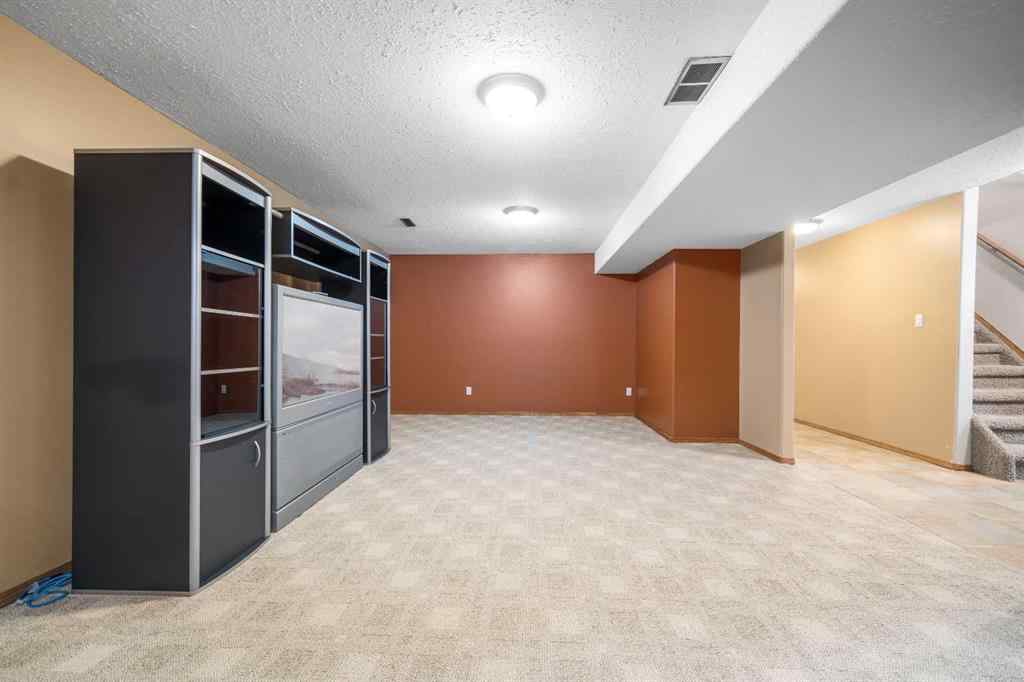 MLS® A2255524 - 14 Redcliff Way SW in NONE Redcliff, Residential