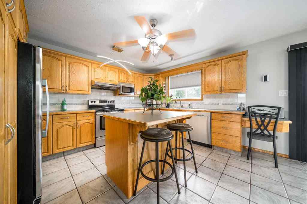 MLS® A2255524 - 14 Redcliff Way SW in NONE Redcliff, Residential