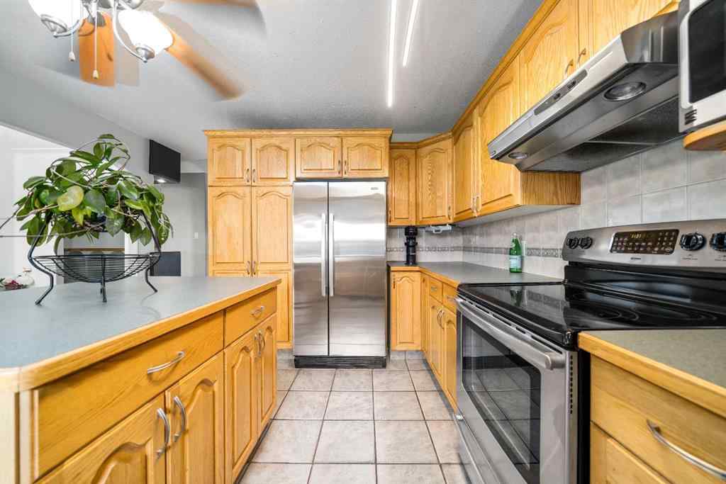 MLS® A2255524 - 14 Redcliff Way SW in NONE Redcliff, Residential