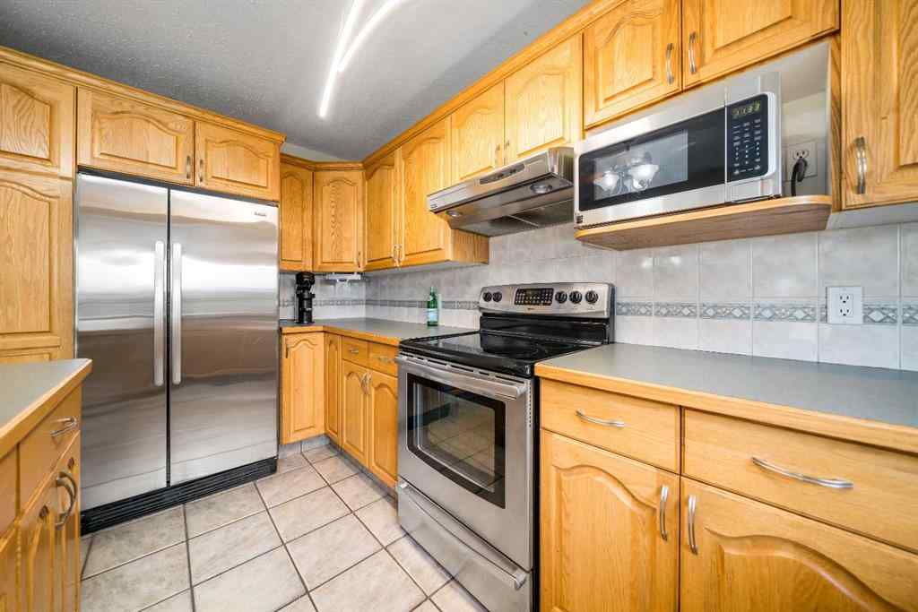 MLS® A2255524 - 14 Redcliff Way SW in NONE Redcliff, Residential