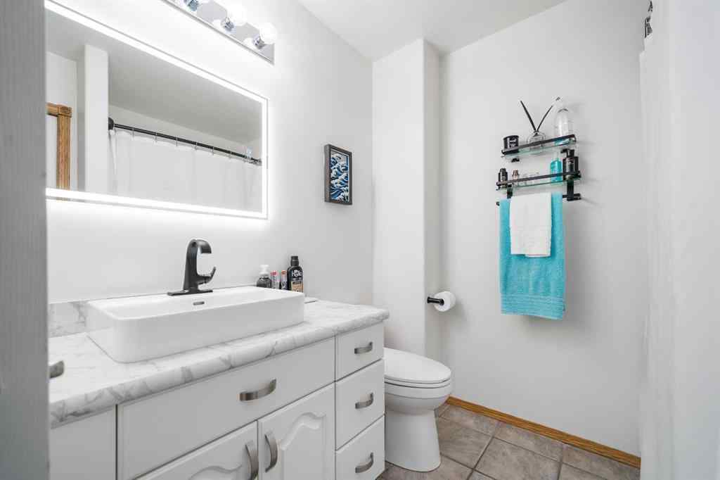MLS® A2255524 - 14 Redcliff Way SW in NONE Redcliff, Residential