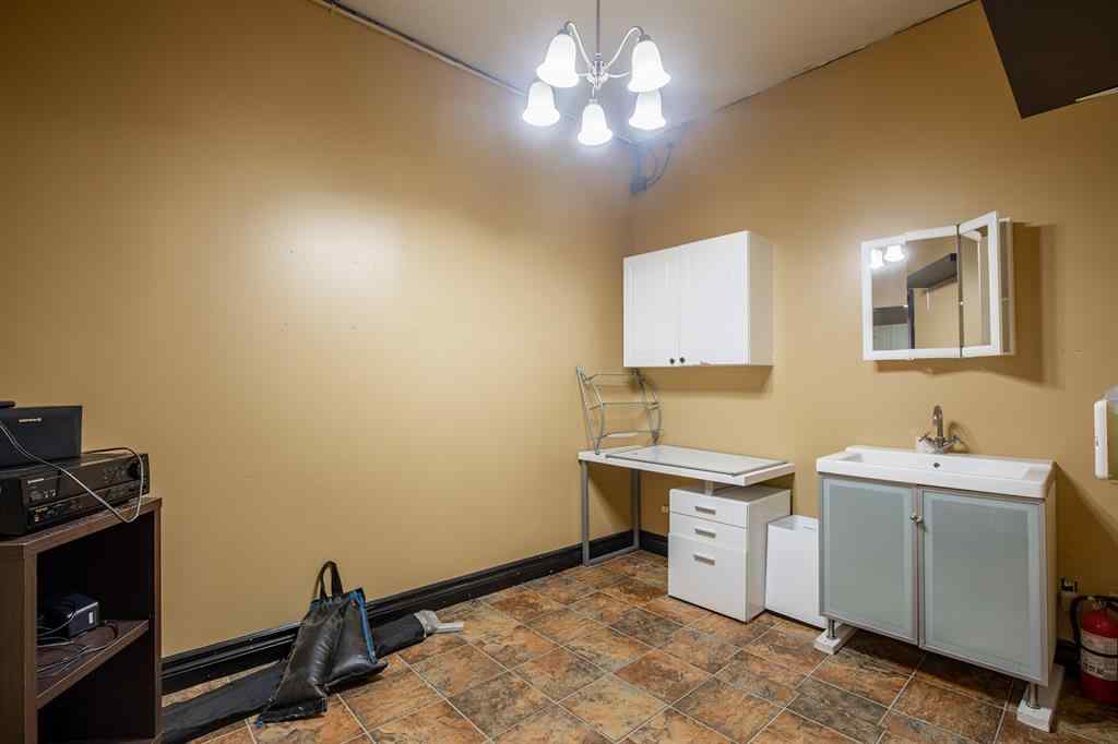 MLS® A2255530 - Unit #B 10024 100 Avenue  in Central Business District Grande Prairie, Commercial