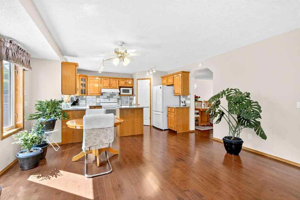 MLS® A2255531 - 9200 Edgebrook Drive NW in Edgemont Calgary, Residential
