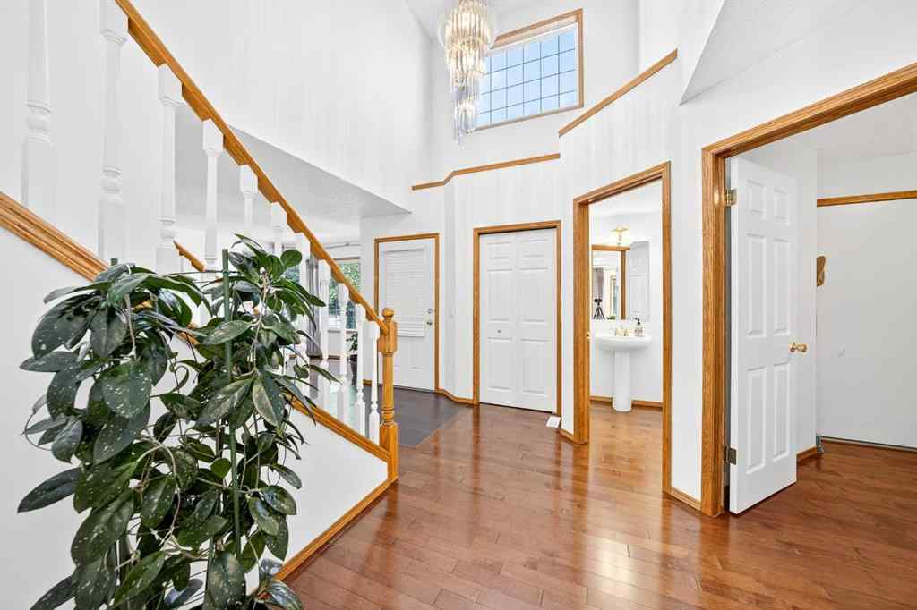 MLS® A2255531 - 9200 Edgebrook Drive NW in Edgemont Calgary, Residential