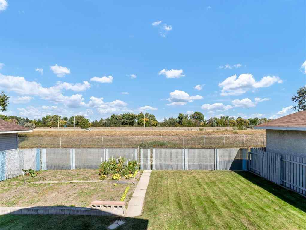 MLS® A2255538 - 282 Shepherd Crescent SE in SE Southridge Medicine Hat, Residential
