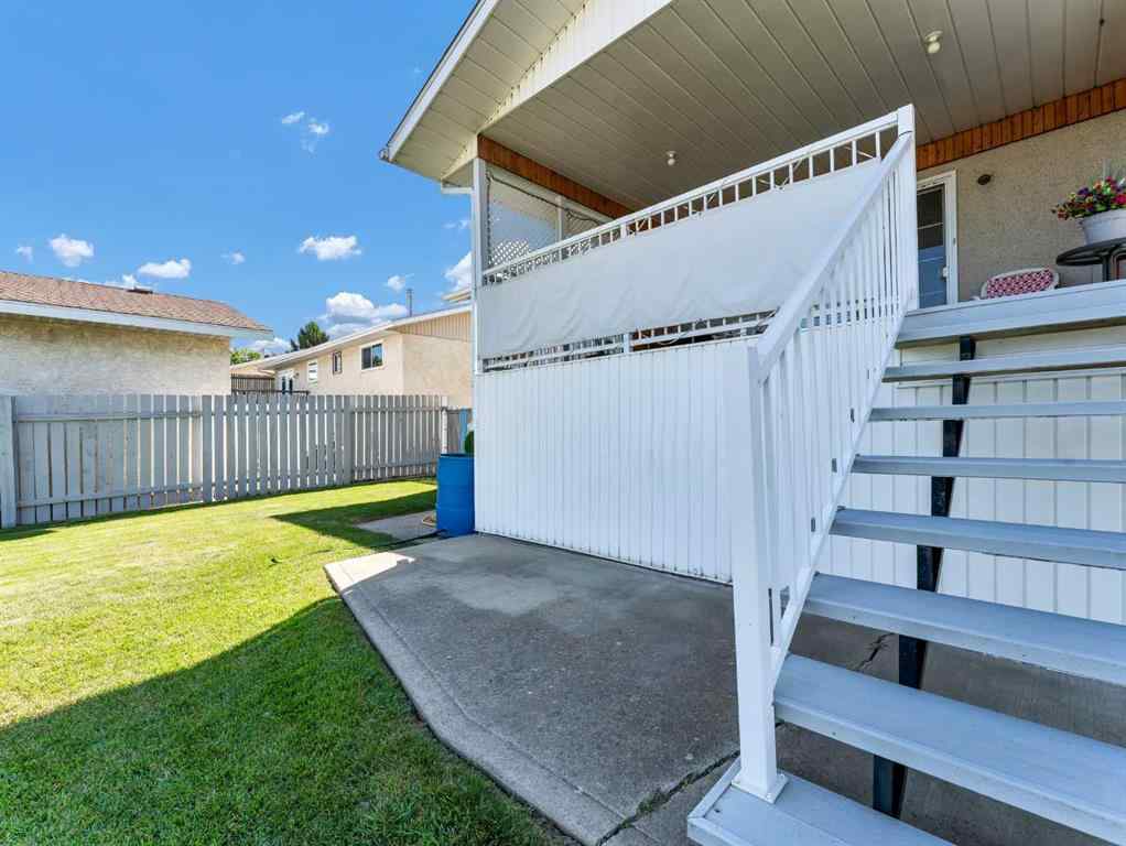 MLS® A2255538 - 282 Shepherd Crescent SE in SE Southridge Medicine Hat, Residential