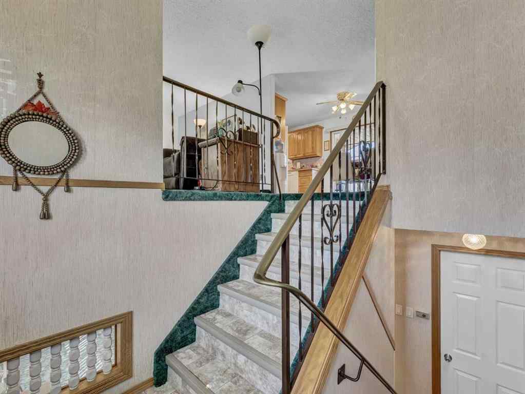MLS® A2255538 - 282 Shepherd Crescent SE in SE Southridge Medicine Hat, Residential