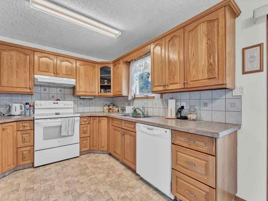 MLS® A2255538 - 282 Shepherd Crescent SE in SE Southridge Medicine Hat, Residential