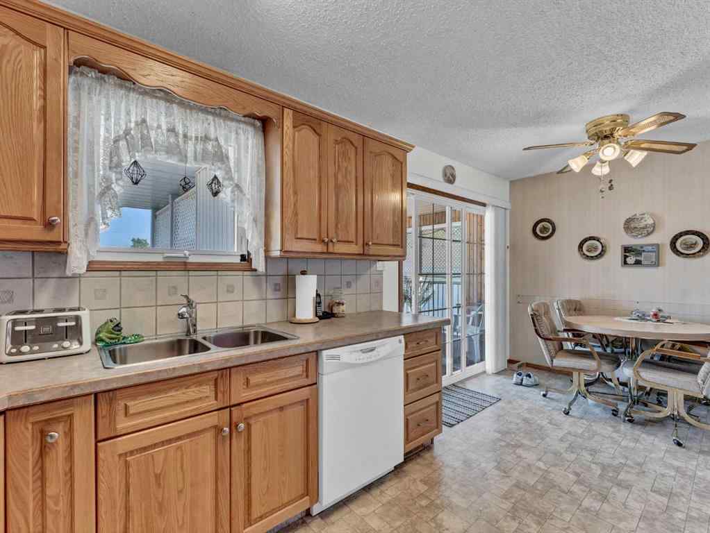 MLS® A2255538 - 282 Shepherd Crescent SE in SE Southridge Medicine Hat, Residential
