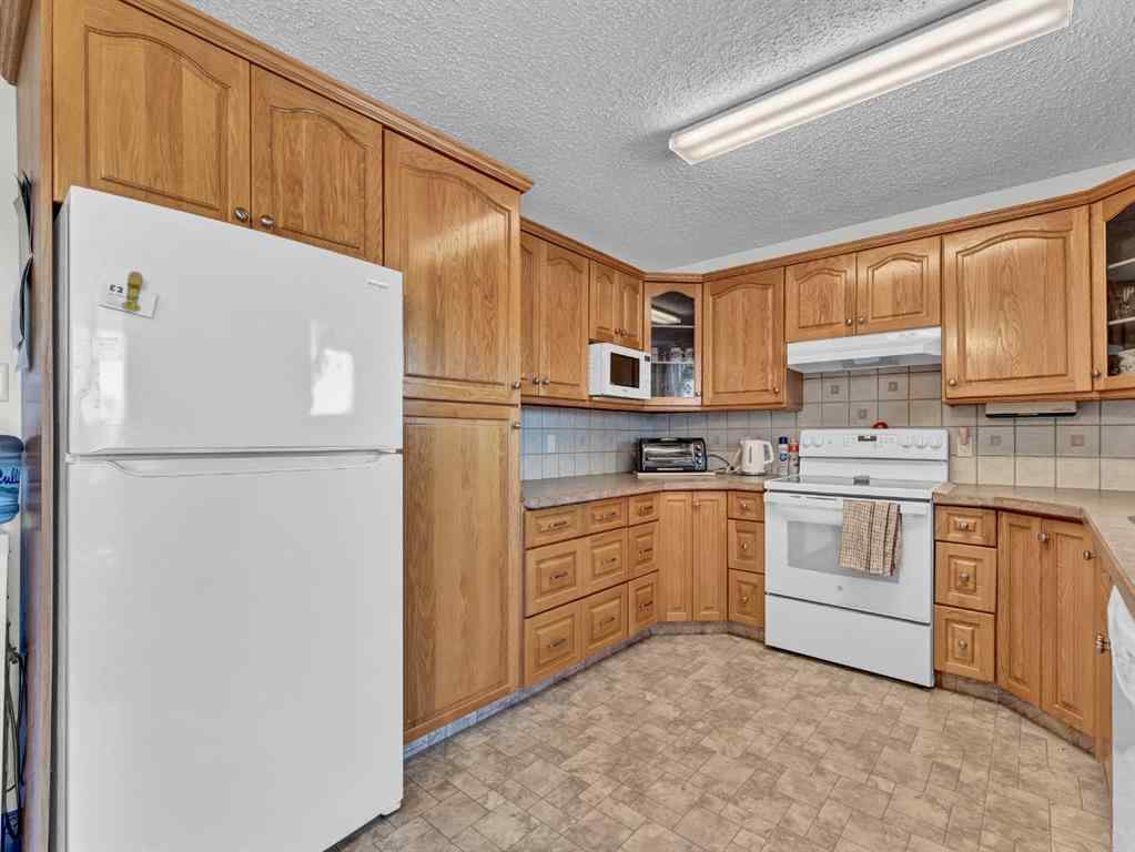 MLS® A2255538 - 282 Shepherd Crescent SE in SE Southridge Medicine Hat, Residential