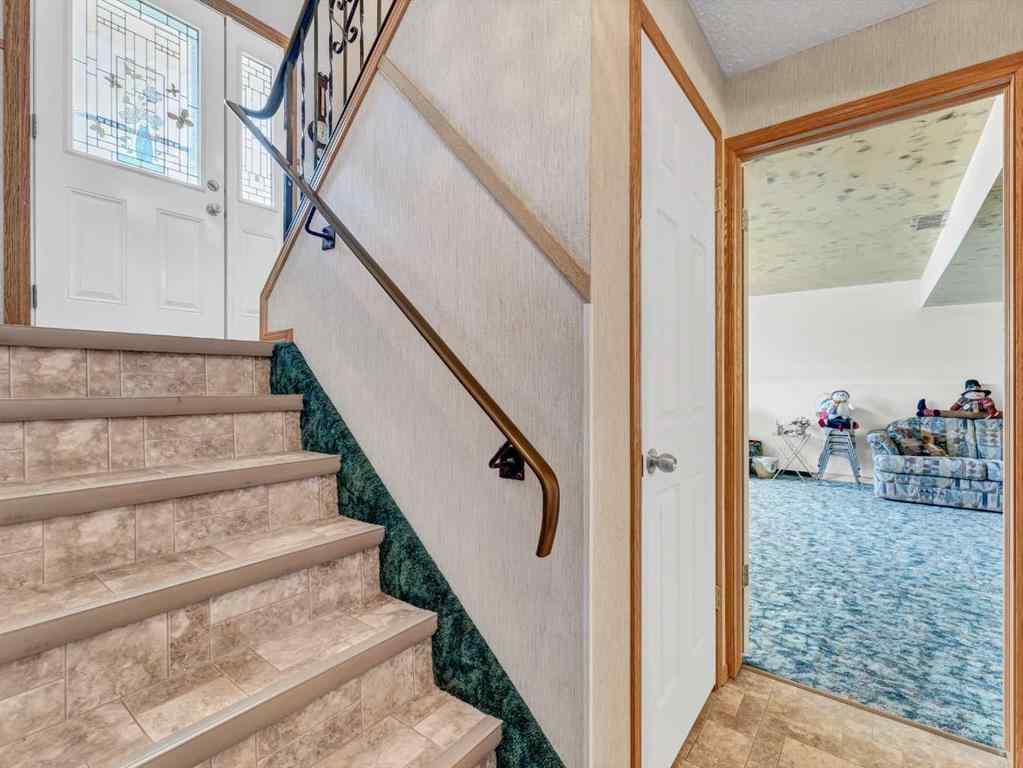 MLS® A2255538 - 282 Shepherd Crescent SE in SE Southridge Medicine Hat, Residential